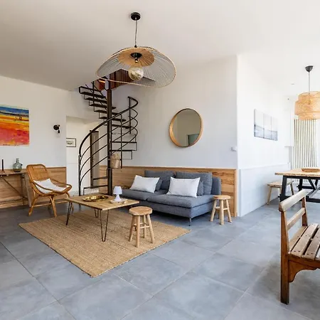 Belle 8 Personnes Avec Piscine Hébergement de vacances
