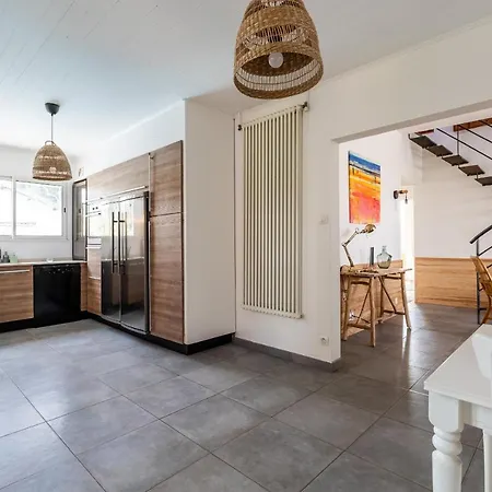 Belle 8 Personnes Avec Piscine Hébergement de vacances *